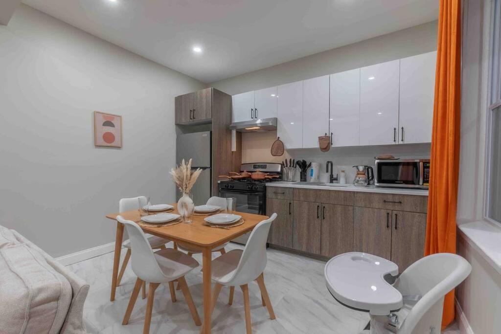 Апартаменты Pumpkin Premise By Airport, 5 Beds, Sleeps 8, Book 7 Days, Get 20 Percent Off Ньюарк Экстерьер фото