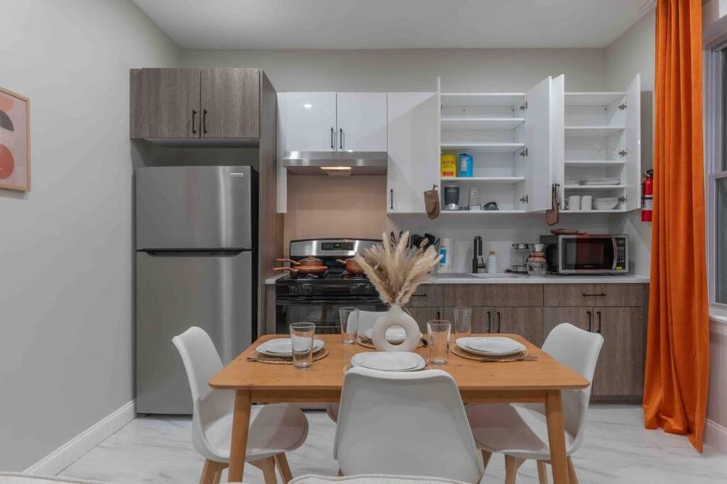 Апартаменты Pumpkin Premise By Airport, 5 Beds, Sleeps 8, Book 7 Days, Get 20 Percent Off Ньюарк Экстерьер фото