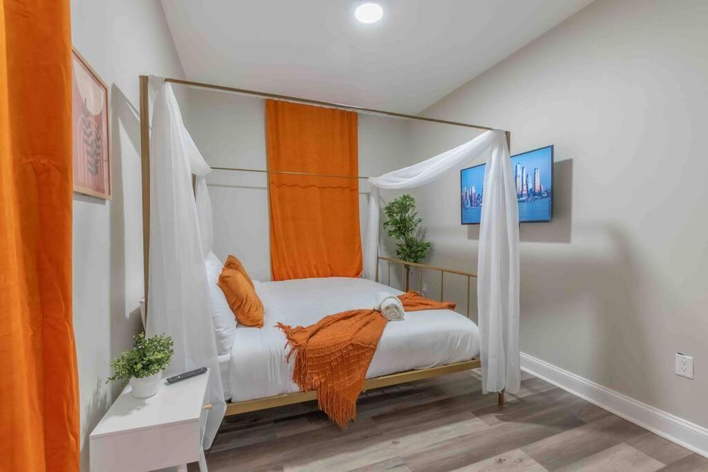 Апартаменты Pumpkin Premise By Airport, 5 Beds, Sleeps 8, Book 7 Days, Get 20 Percent Off Ньюарк Экстерьер фото